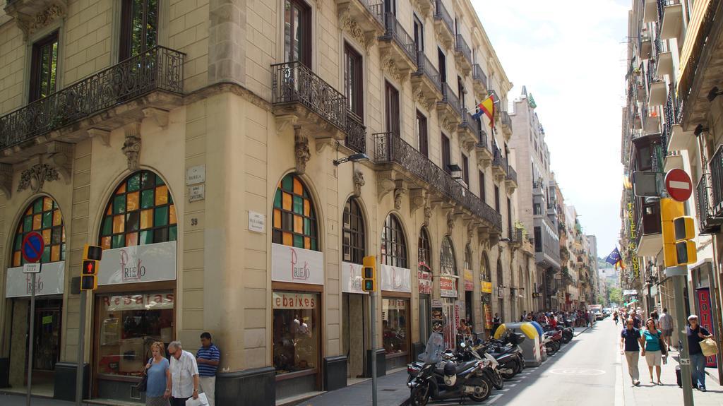 Hostal Mimi Las Ramblas Barselona Dış mekan fotoğraf