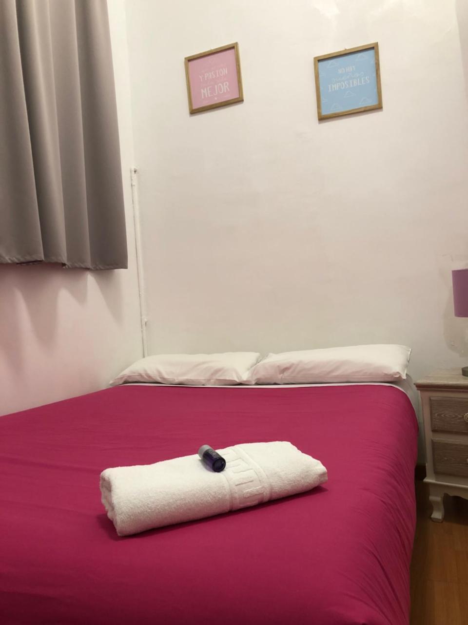 Hostal Mimi Las Ramblas Barselona Dış mekan fotoğraf