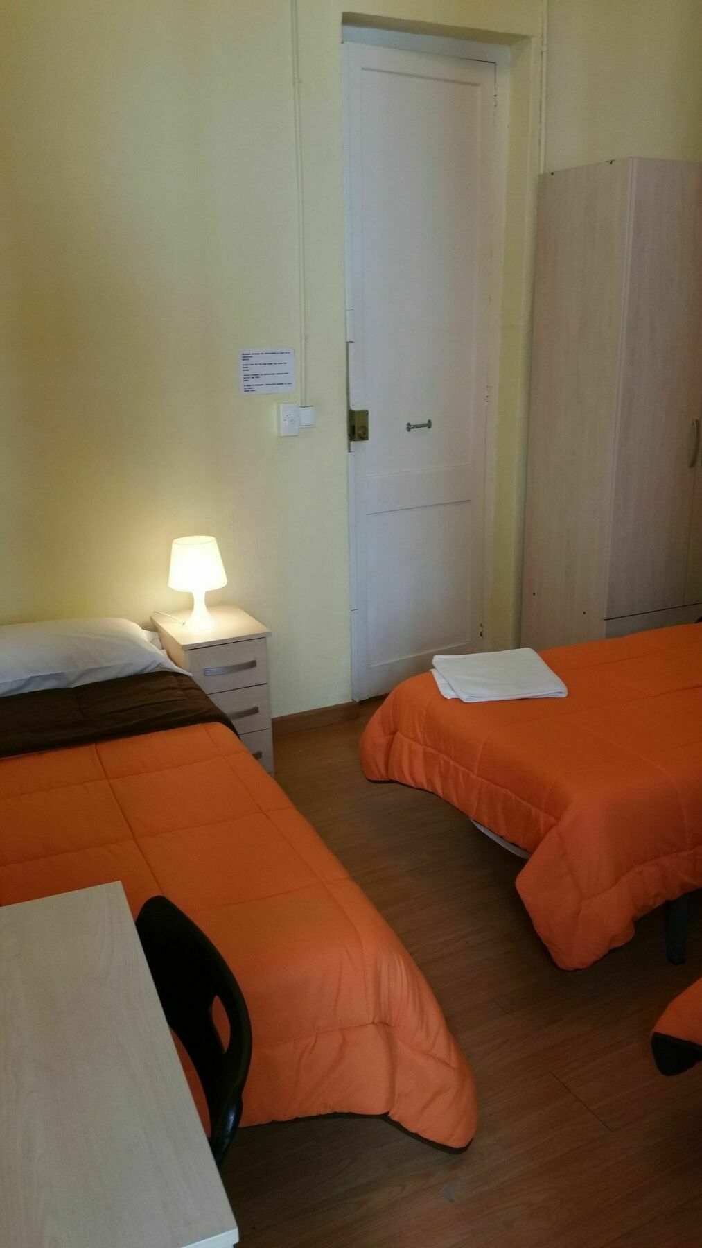 Hostal Mimi Las Ramblas Barselona Dış mekan fotoğraf