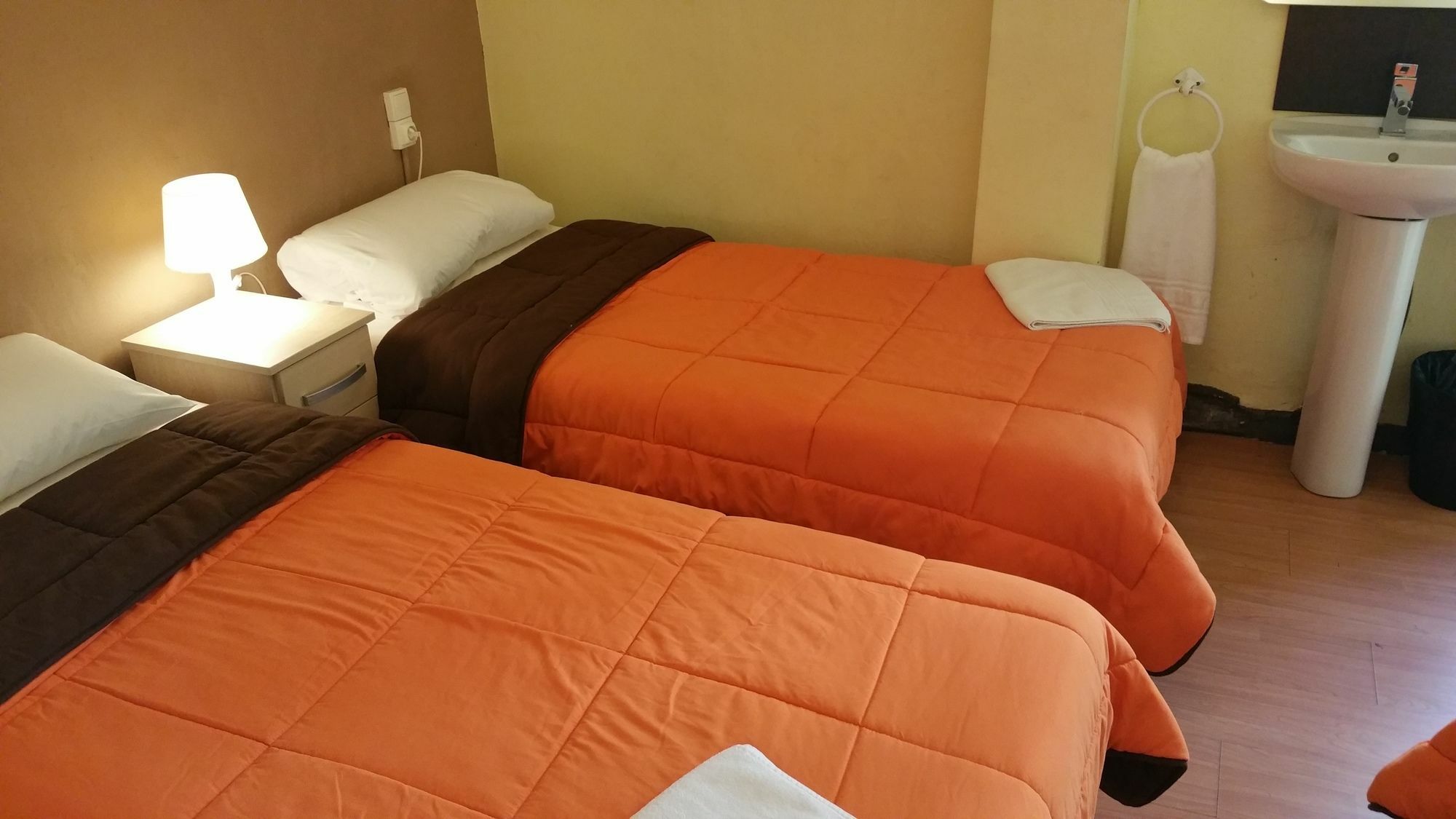 Hostal Mimi Las Ramblas Barselona Dış mekan fotoğraf