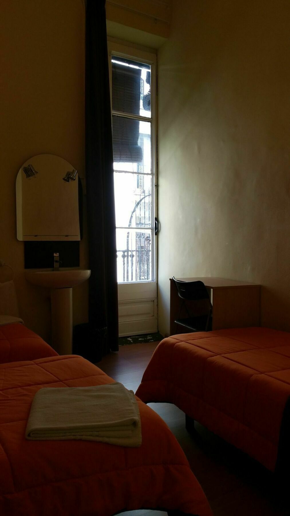 Hostal Mimi Las Ramblas Barselona Dış mekan fotoğraf