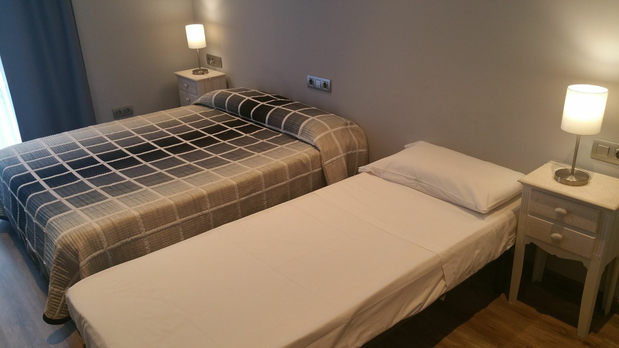 Hostal Mimi Las Ramblas Barselona Dış mekan fotoğraf