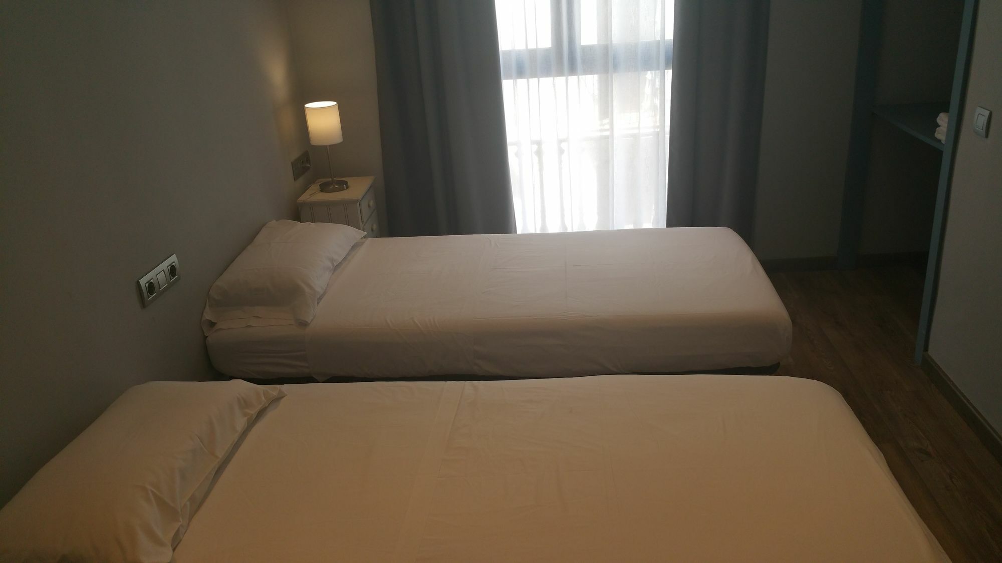 Hostal Mimi Las Ramblas Barselona Dış mekan fotoğraf