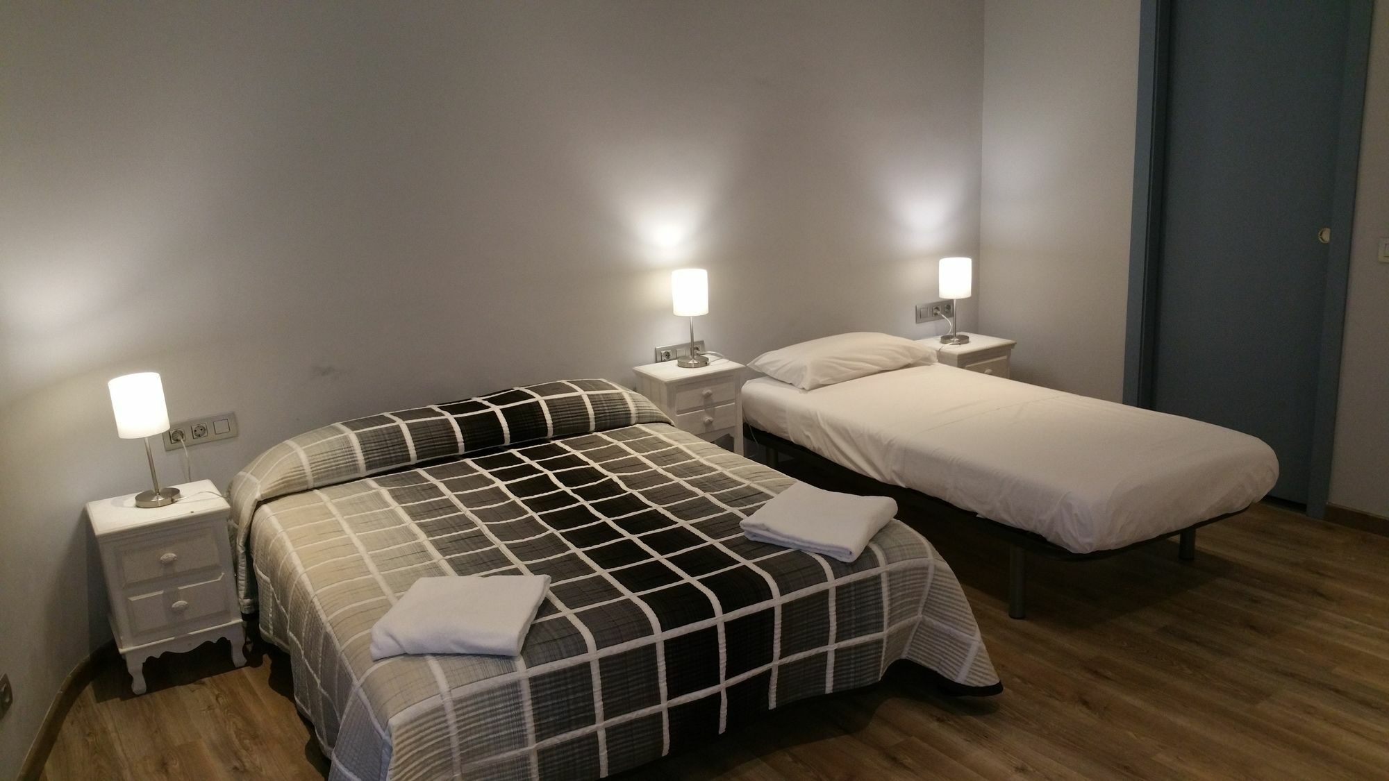Hostal Mimi Las Ramblas Barselona Dış mekan fotoğraf