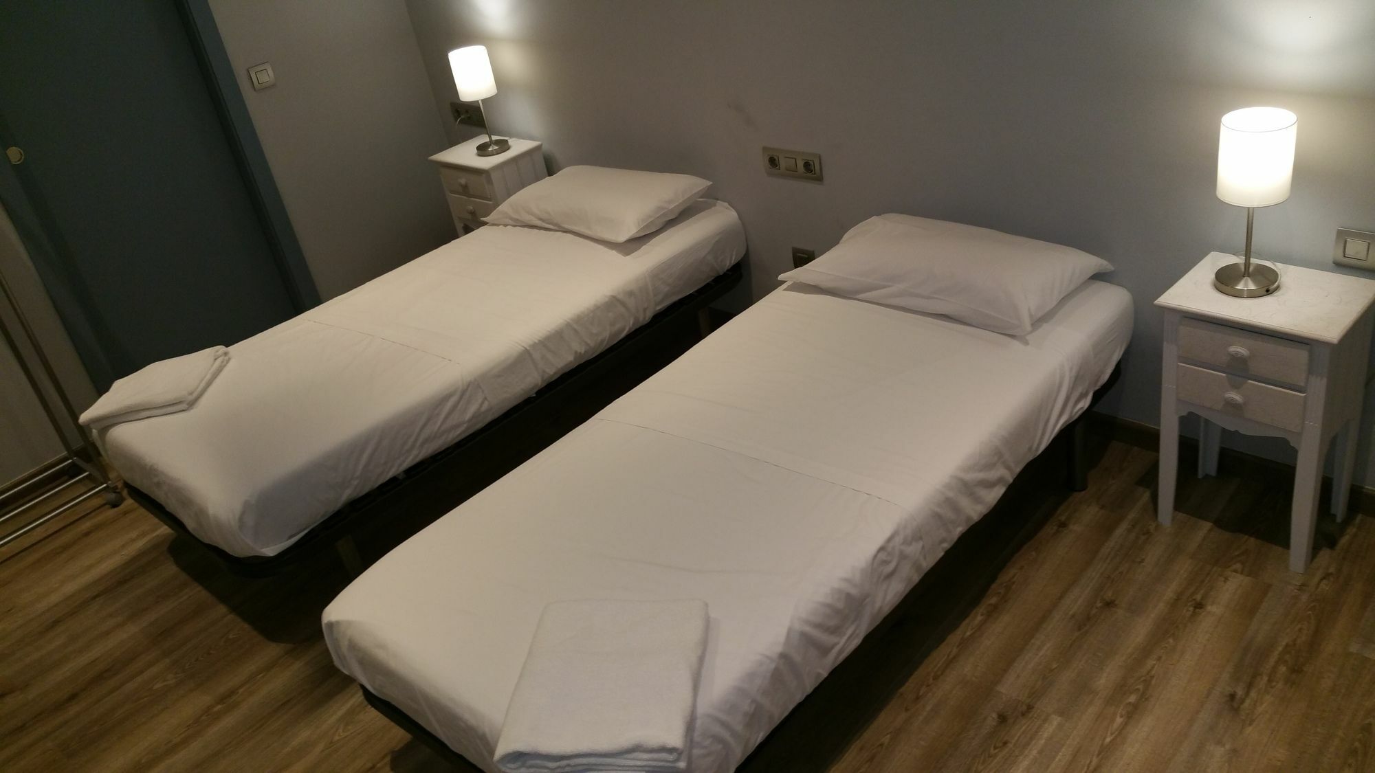 Hostal Mimi Las Ramblas Barselona Dış mekan fotoğraf