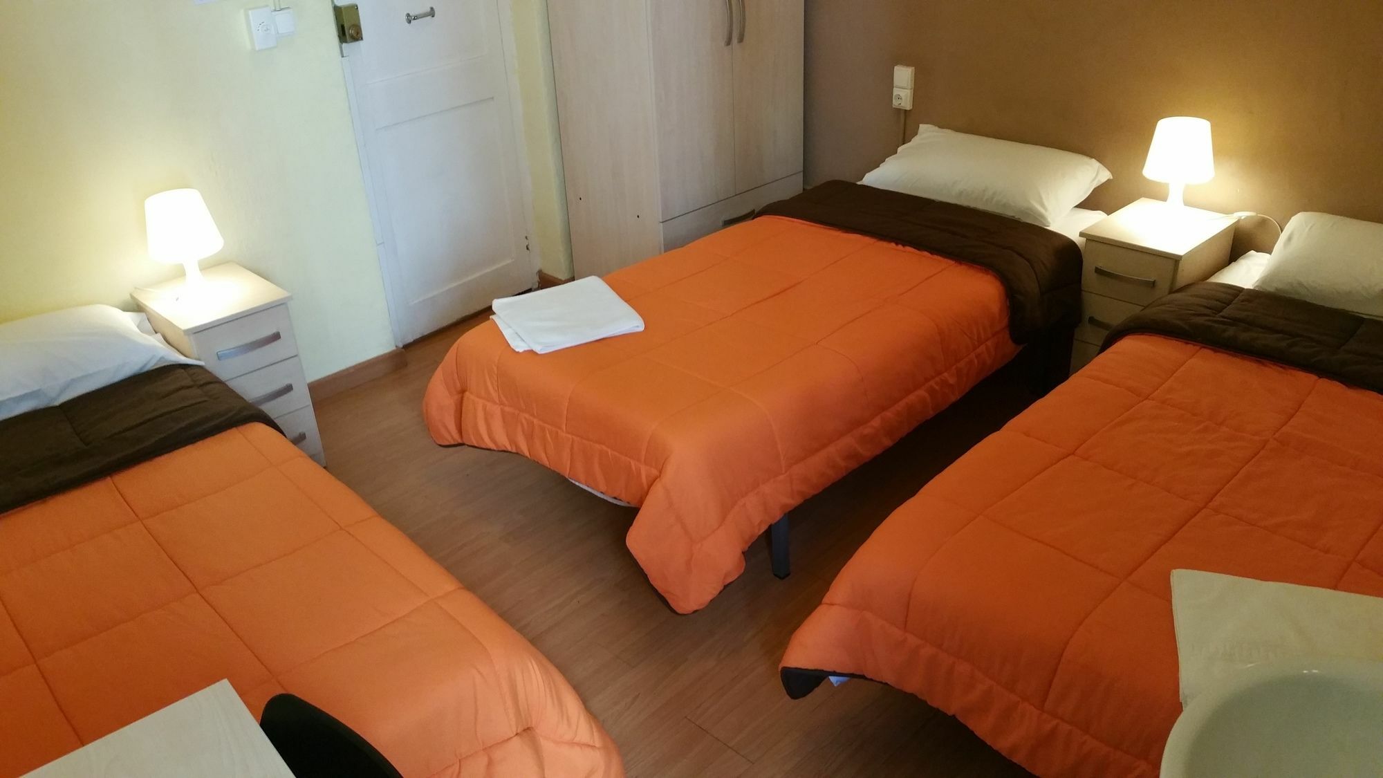 Hostal Mimi Las Ramblas Barselona Dış mekan fotoğraf