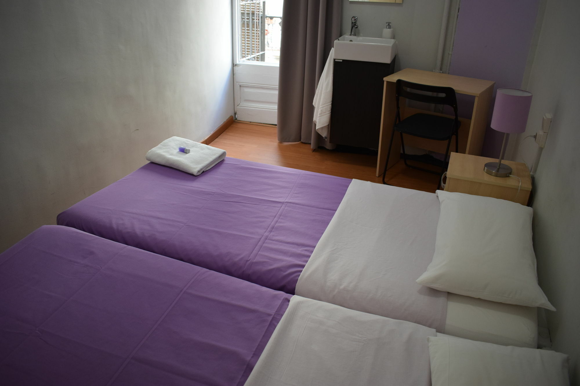 Hostal Mimi Las Ramblas Barselona Dış mekan fotoğraf