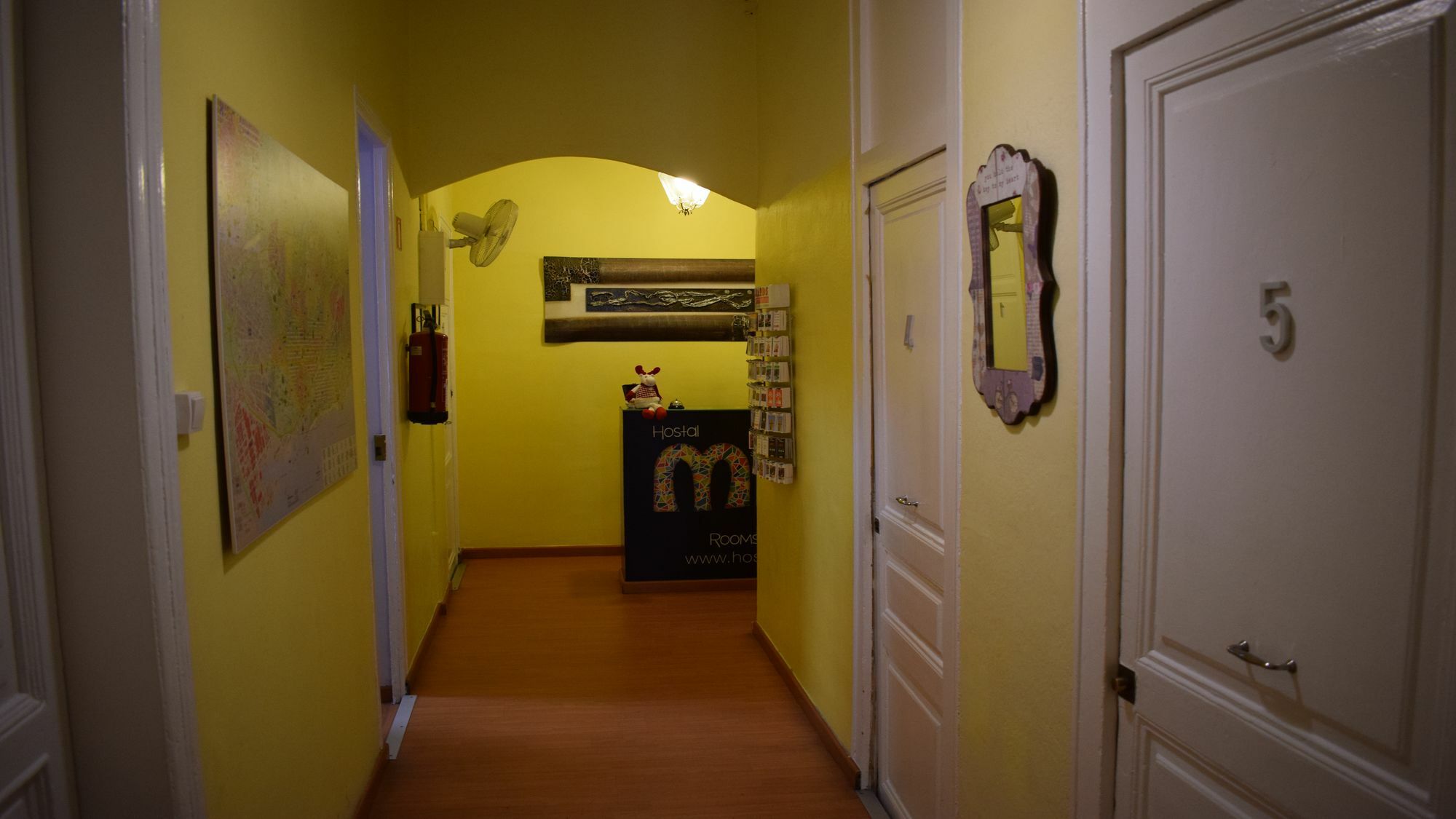 Hostal Mimi Las Ramblas Barselona Dış mekan fotoğraf