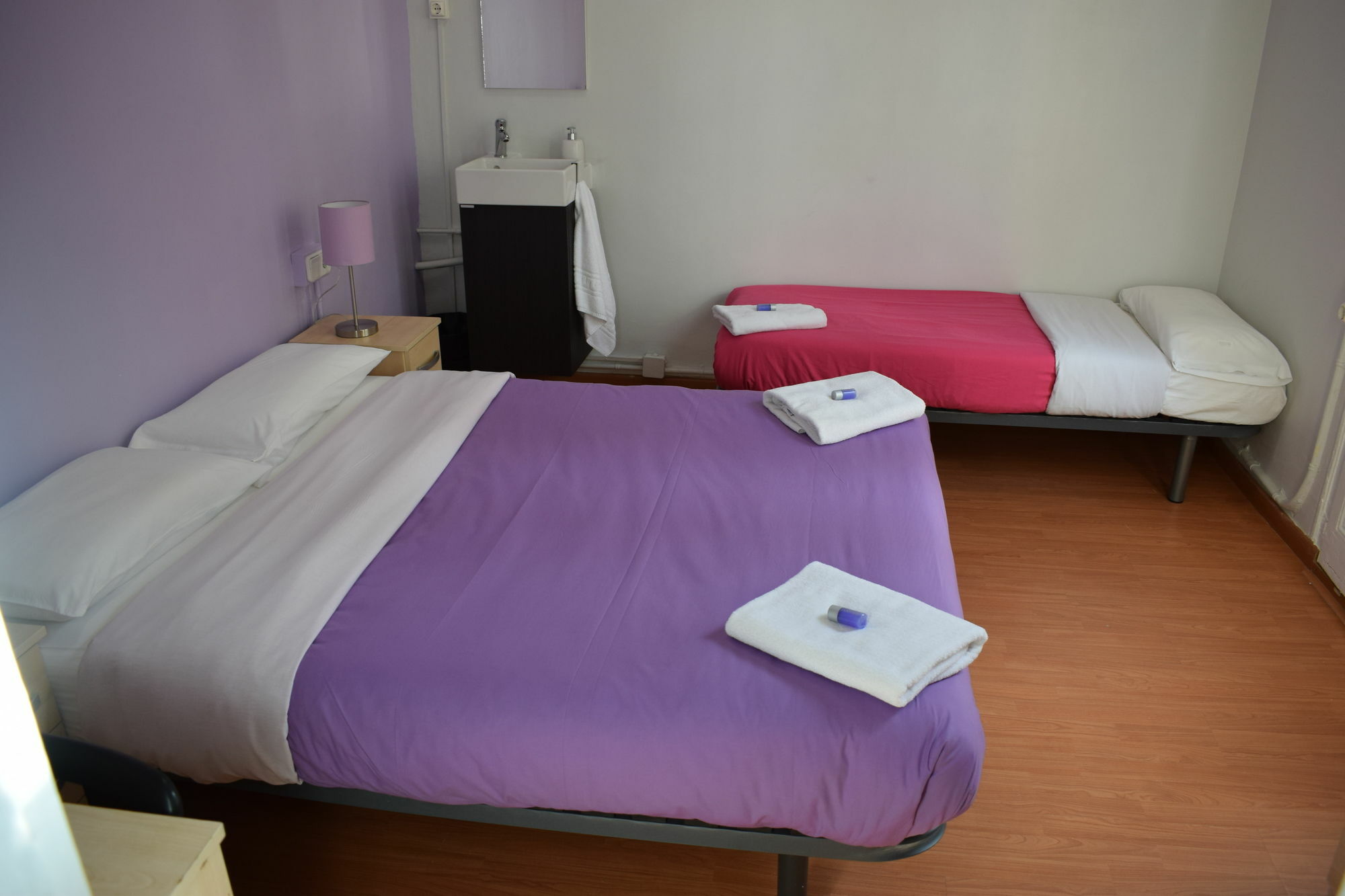 Hostal Mimi Las Ramblas Barselona Dış mekan fotoğraf