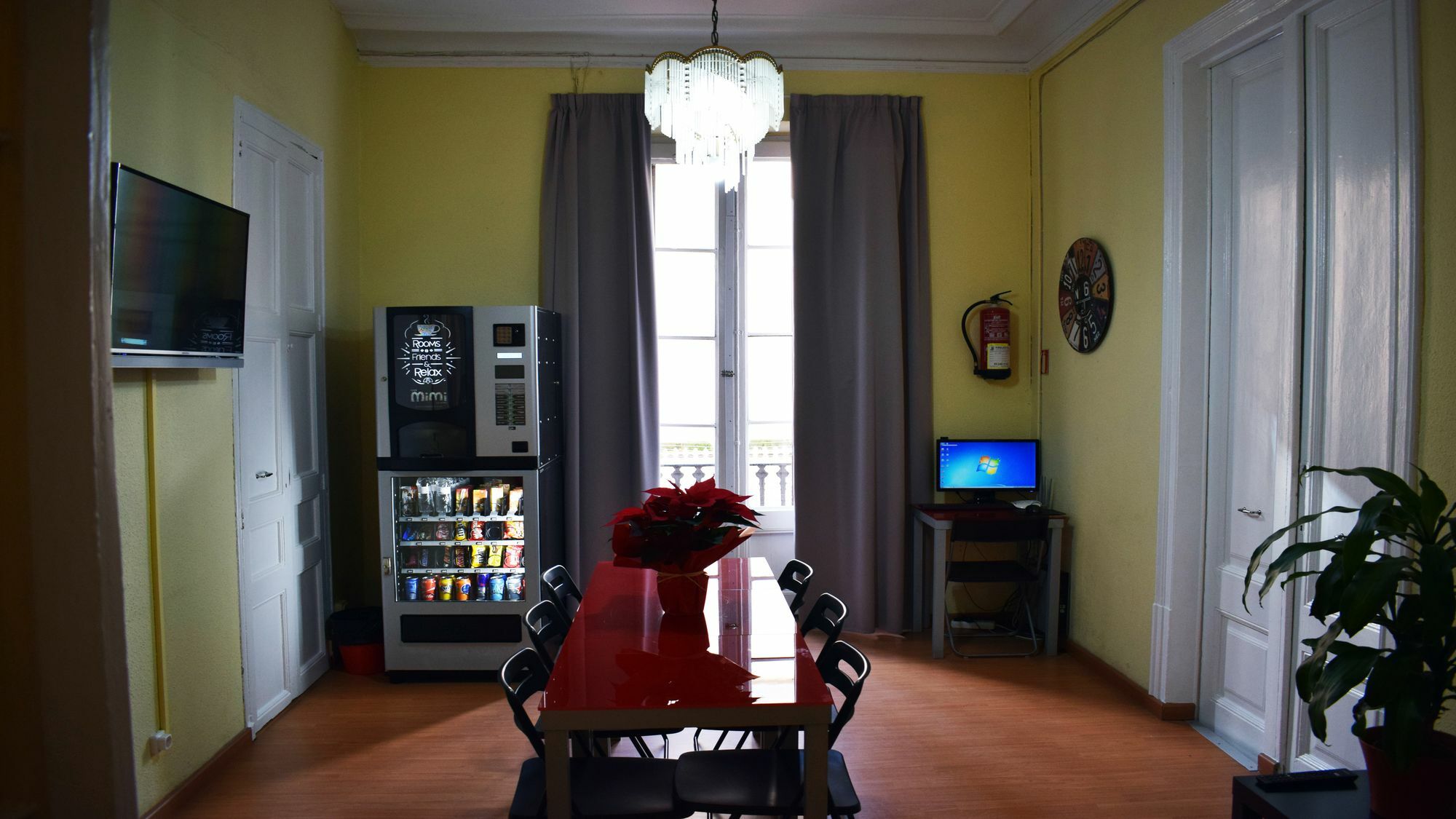 Hostal Mimi Las Ramblas Barselona Dış mekan fotoğraf