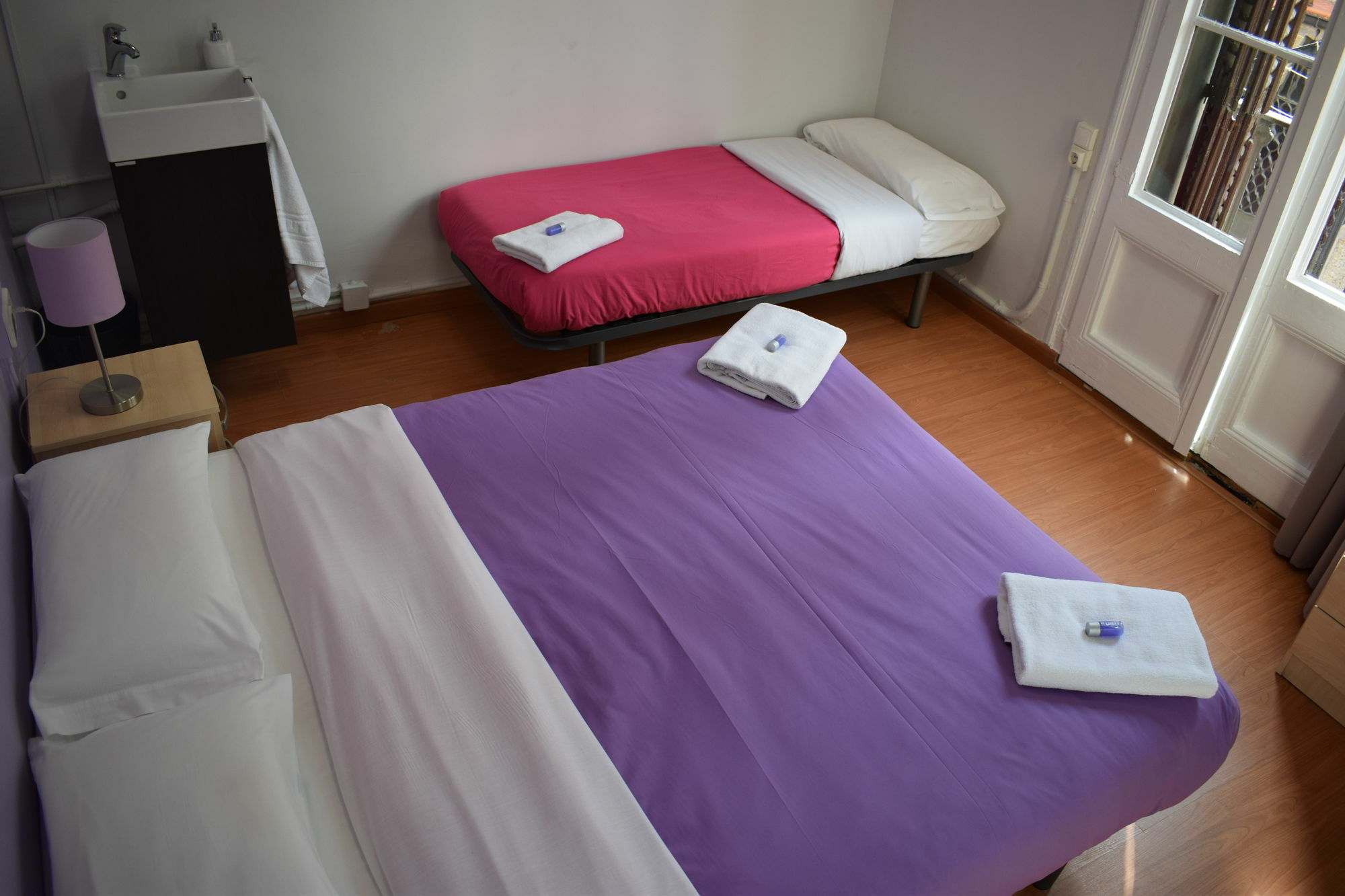 Hostal Mimi Las Ramblas Barselona Dış mekan fotoğraf